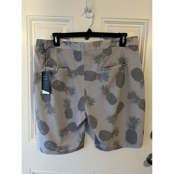 Travis Mathew Shorts Men's 40 Chino Pineapples Gray Golfing New With Tags - Picture 3 of 8